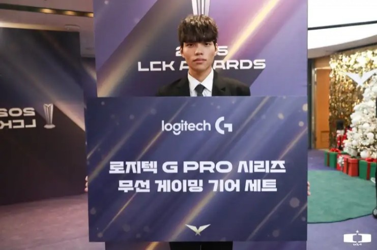 DK分享ShowMaker、Siwoo LCK颁奖典礼返图：这一年结束了