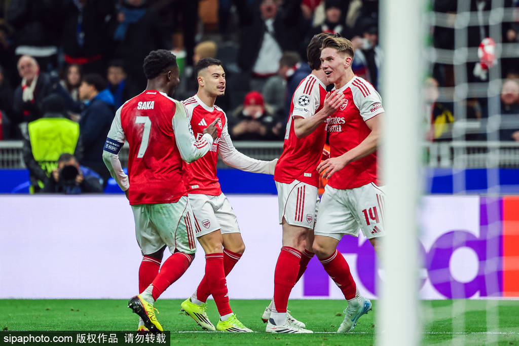 观战台:曼城火拼热刺 枪手战黑马+皇马巴萨迎弱旅