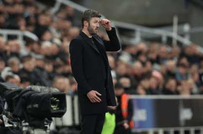 曼联短期考量与星空长期布局：卡里克能否成为稳固答案